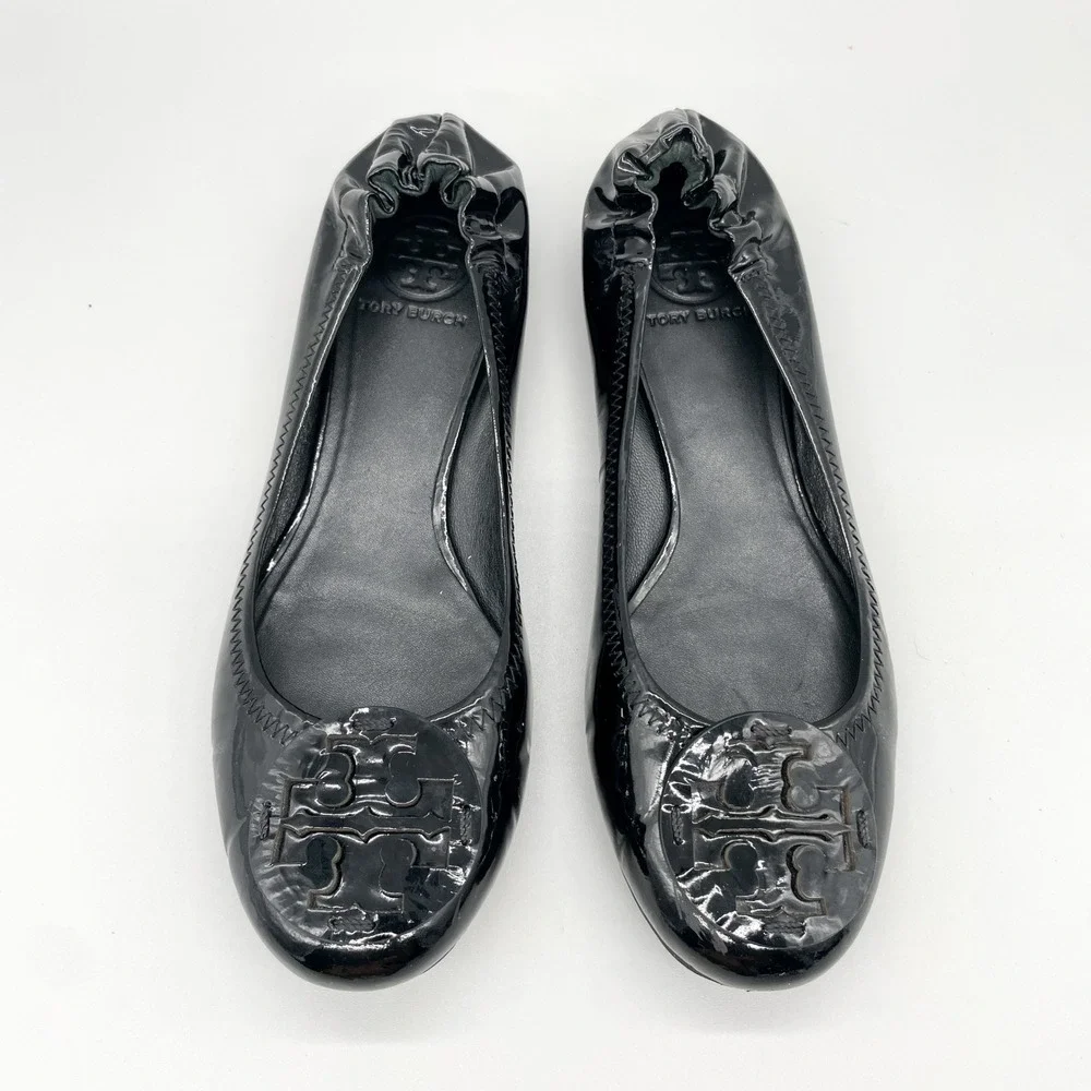 Tory Burch Reva Black Patent Leather Scrunch Ballet Flats Logo Medallion 8.5M